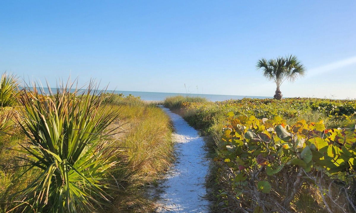 Sanibel Condo | Newly remodeled after hurrican Ian. Come relax and unwind!