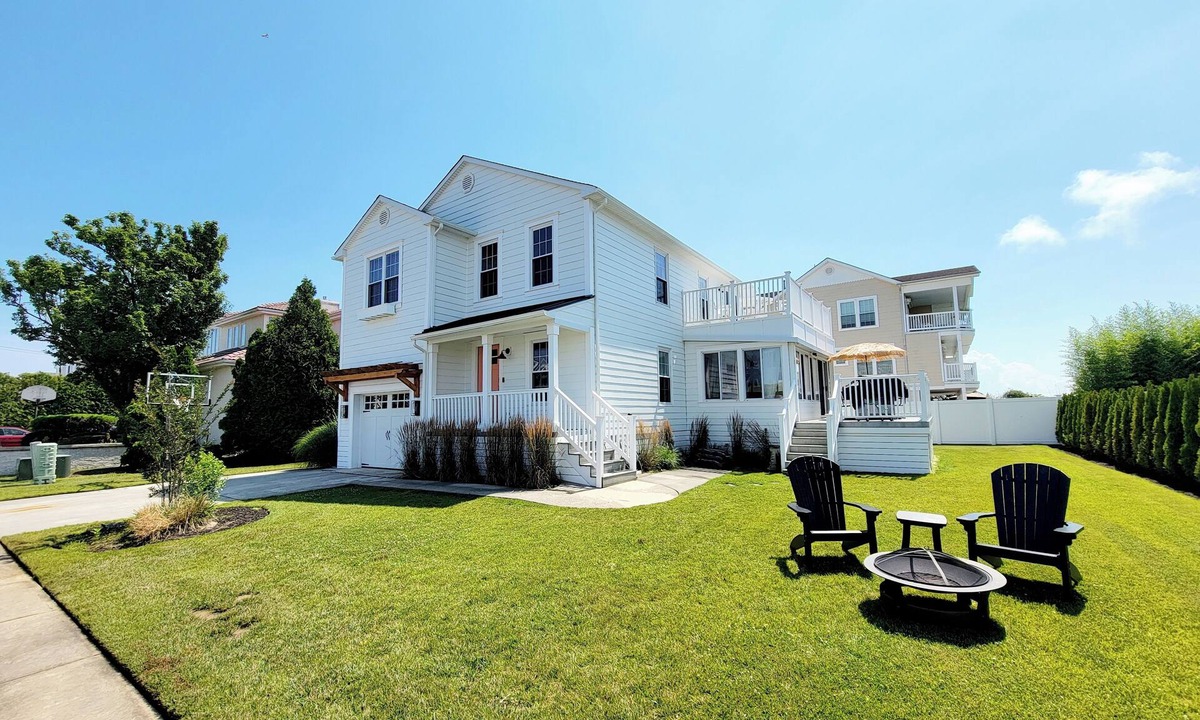 Diamond Beach House | Newly Renovated Single in Diamond Beach! Beautiful sunsets and great yard!