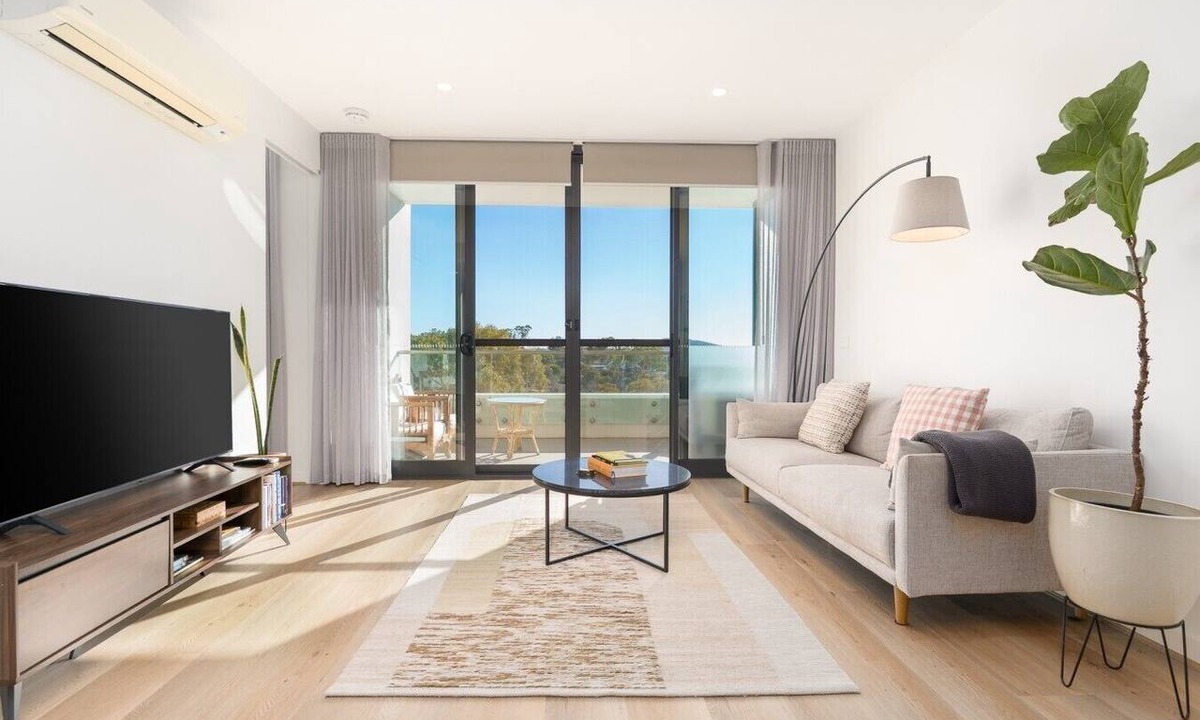 Lyons Apartment | North-Facing Apartment with Telstra Tower Views
