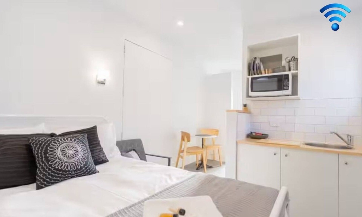 White Hills House | Nouvelle Studio - Private modern studio near Bendigo CBD