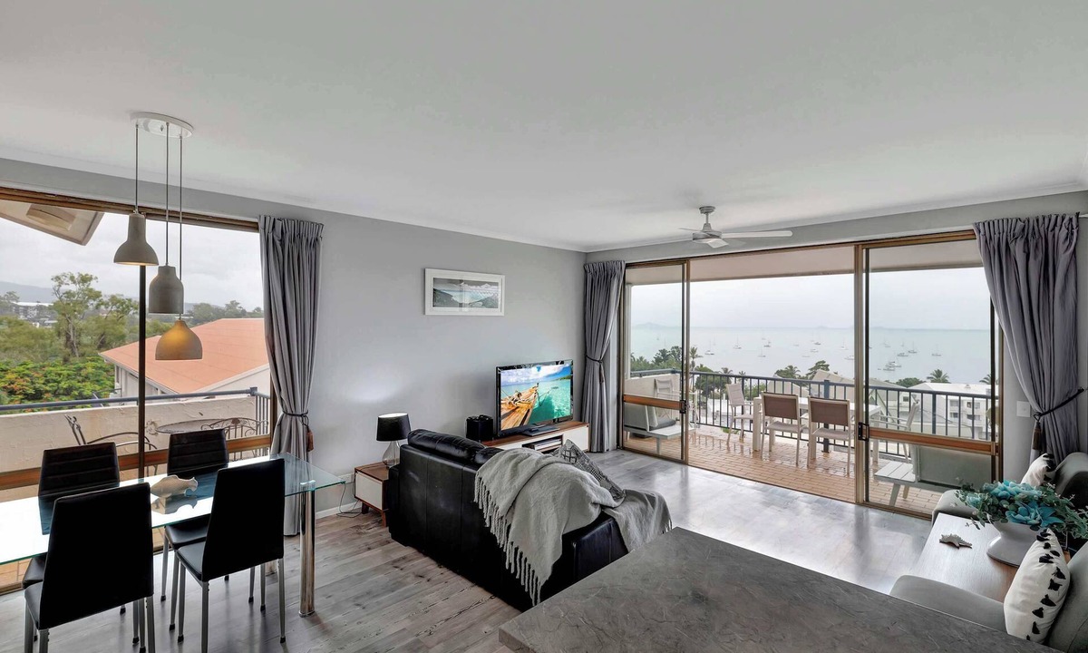 Airlie Beach Apartment | Ocean View 16 1 Bedroom Pool & Spa Wi-Fi