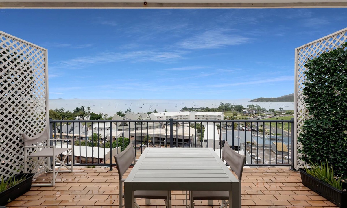 Airlie Beach Apartment | Ocean View 16A Studio Pool & Spa Wi-Fi