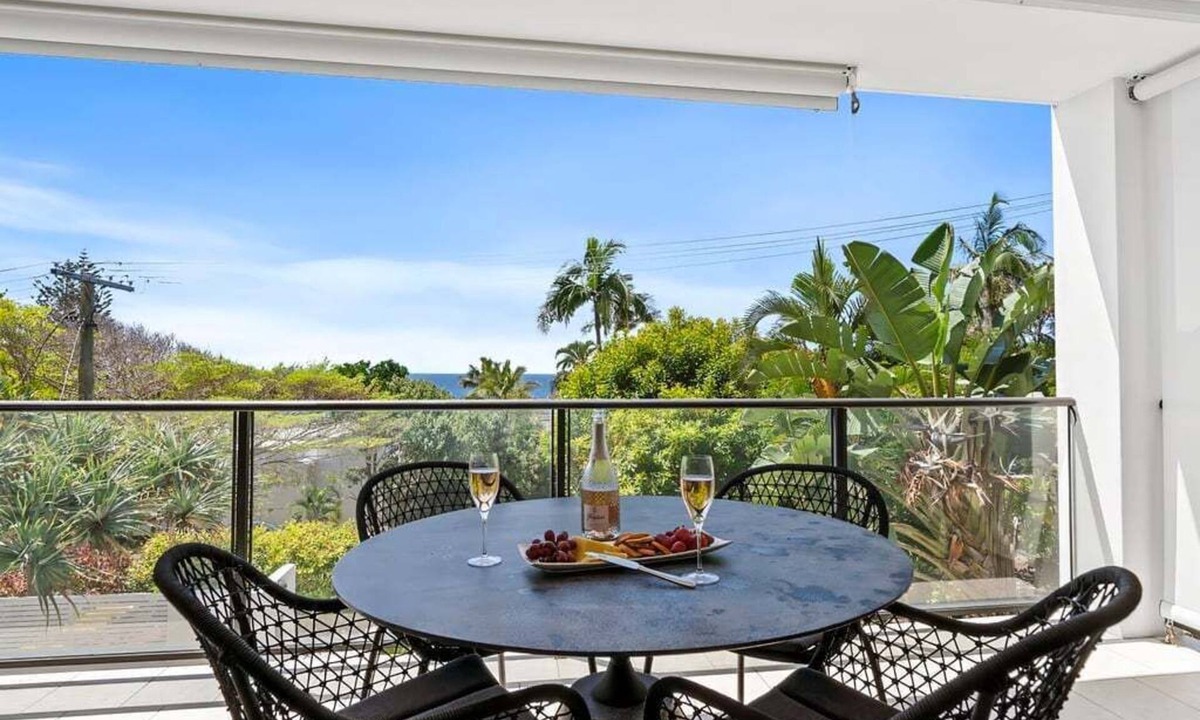 Sunshine Beach Apartment | Oceanbreeze - Steps to the sands of Sunshine Beach