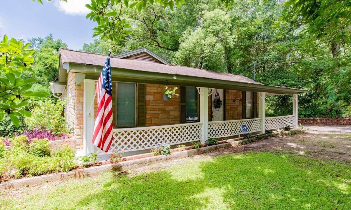 Mobile House | On the River! Patio,Yard- Dozing at Dog River