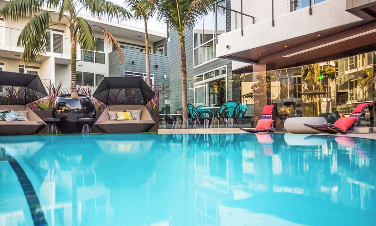 Carthay Circle Apartment | Open BR by Beverly Hills & WeHo w/Pool & Parking