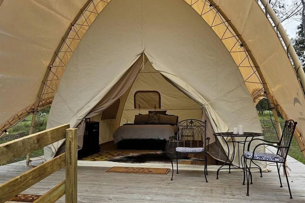 Flowerdale RV Rental | Opulent Glamping Escape with Lake Views & Outdoor Firepit in Victoria, Australia