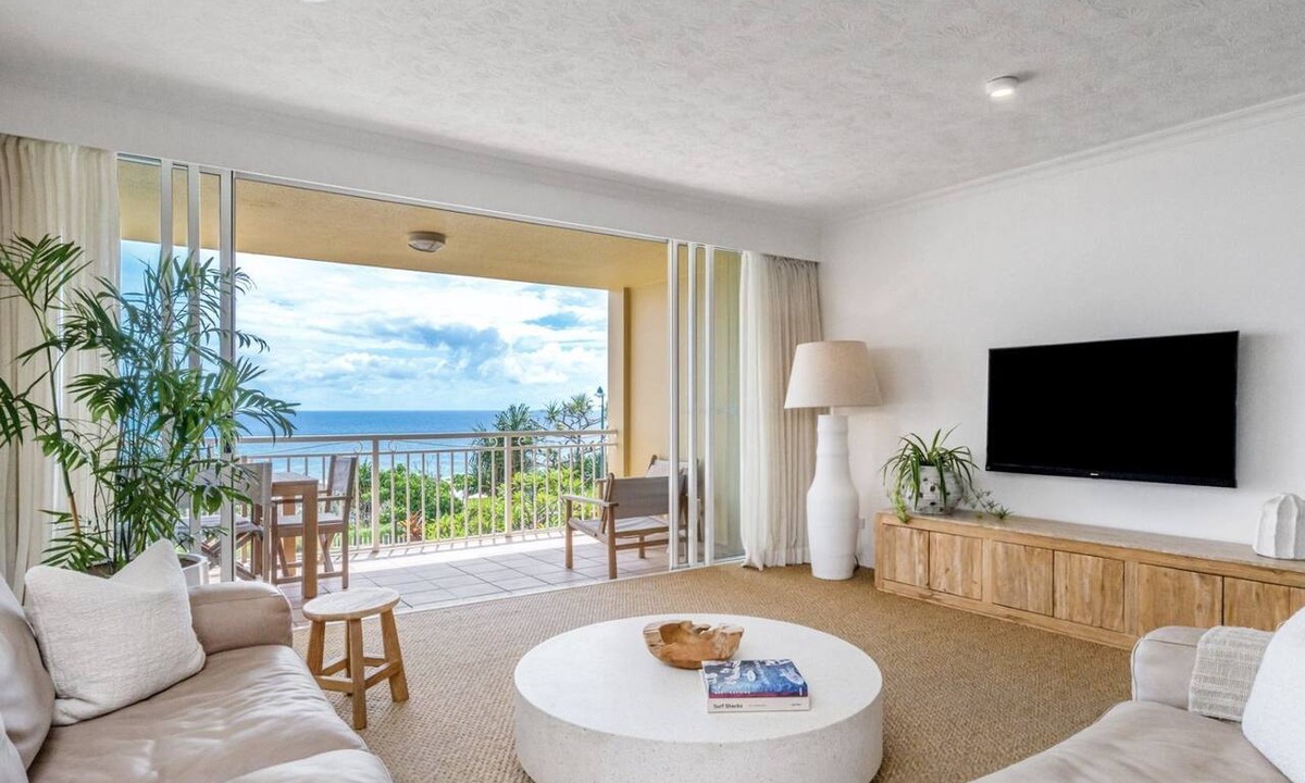Coolangatta Apartment | Orion Unit 4 Modern 2 bedroom apartment with ocean views and Wi-Fi Included