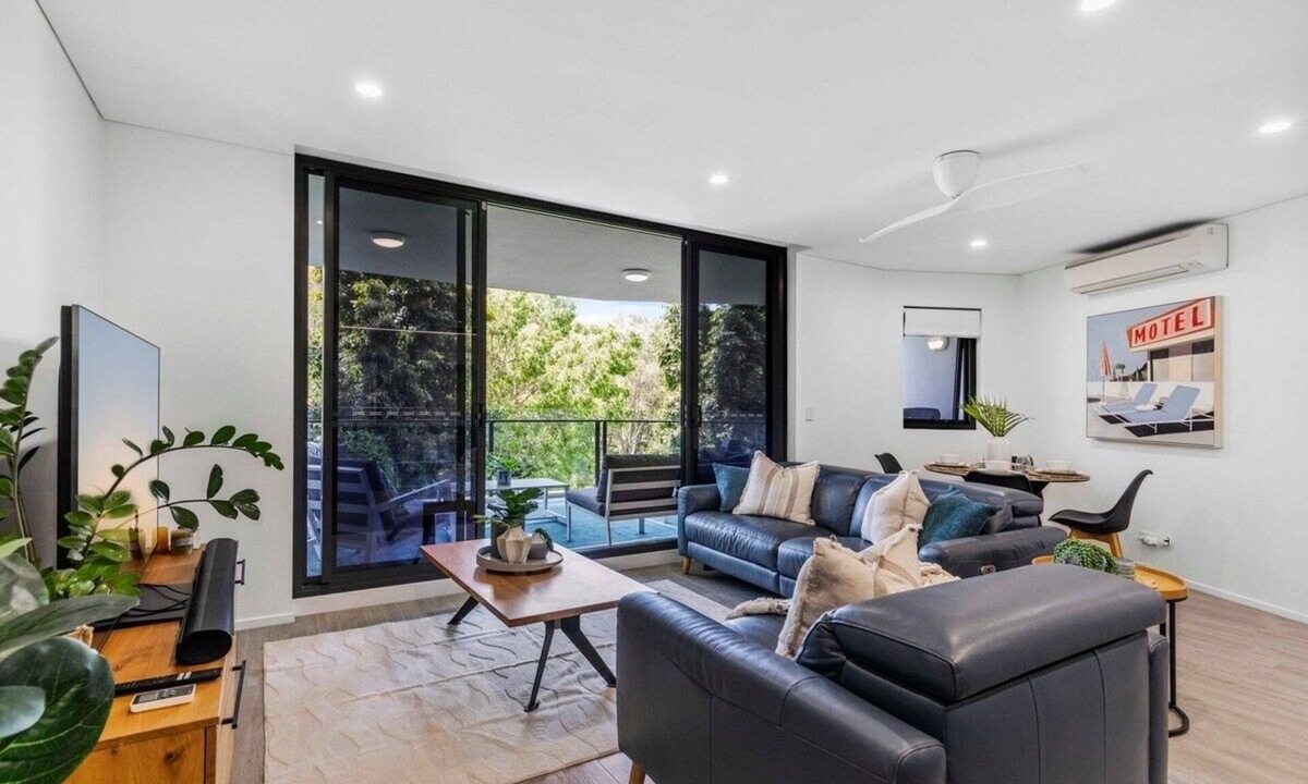 Greenslopes Apartment | Park View Retreat -Pool - 2 min Walk Stones Corner