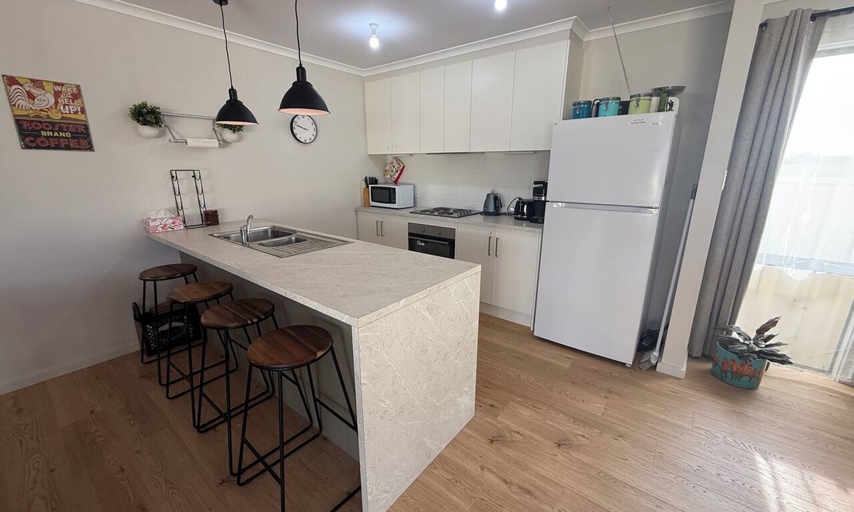 Melville House | Parsee Escape-close to Sultana Point Beach! Dog Friendly! Free WiFi!