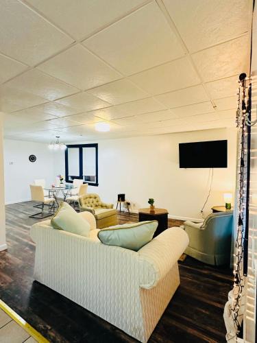 Buffalo House | Peaceful Nest 30 minutes away from Niagara Falls