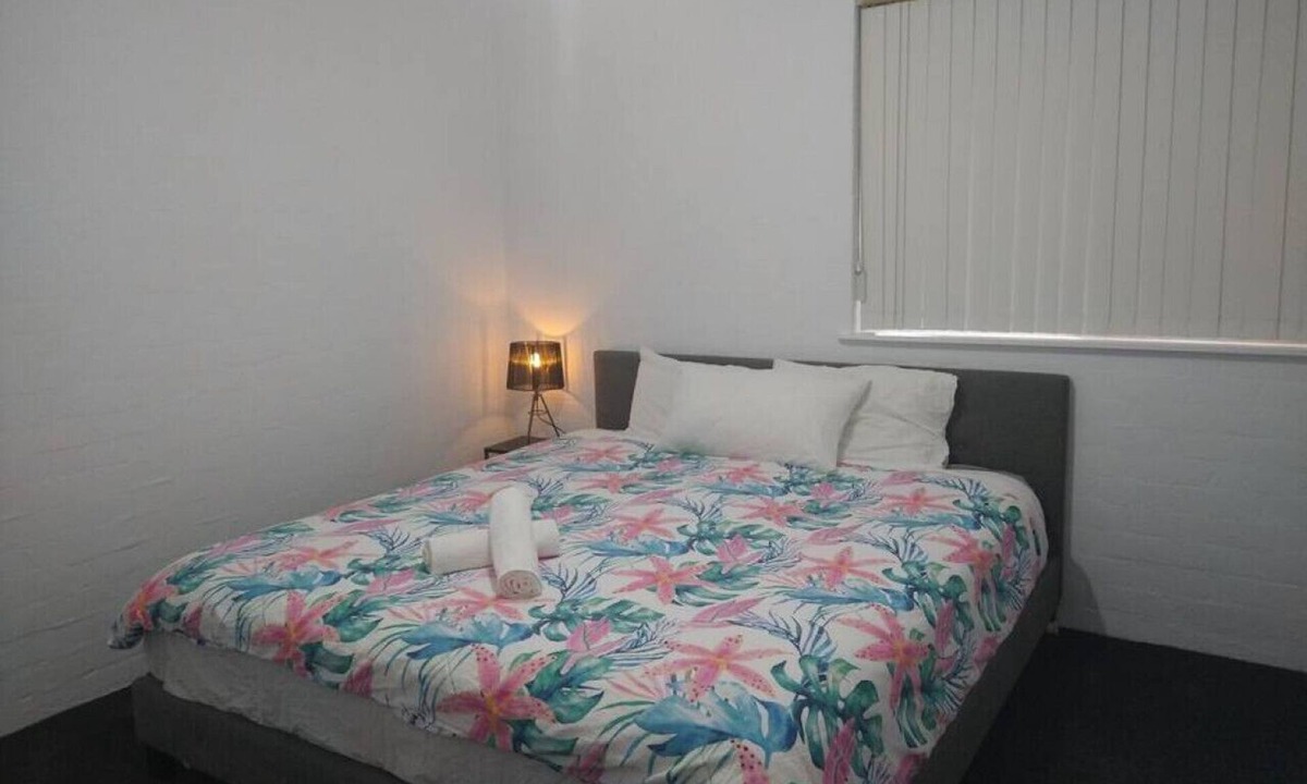 Phillip Apartment | Peaceful Outlook near Canberra Hospital at Woden