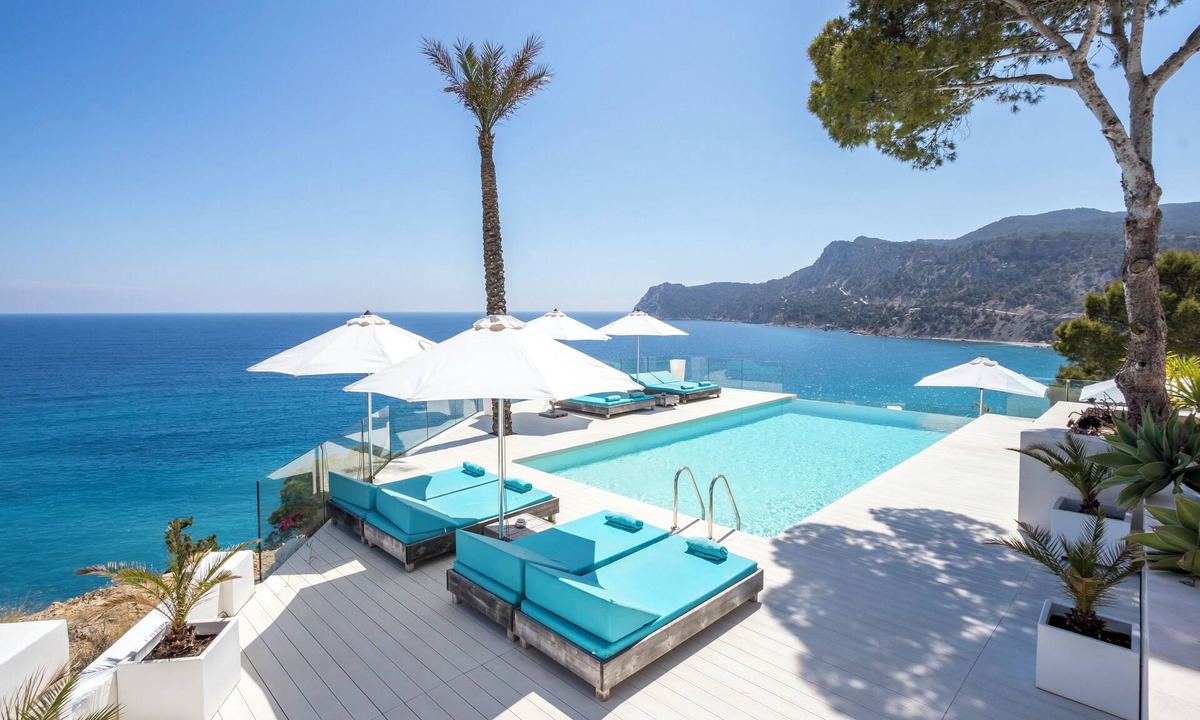 Ibiza Island Bed & Breakfast | PEARL TREMENDOUS HOUSE IN THE BEST AERA OF IBIZA ON THE FRONT LINE OF SEA