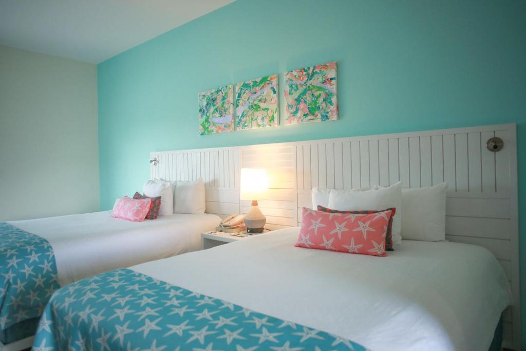 Bell Channel Bay Hotel | Pelican Bay Hotel