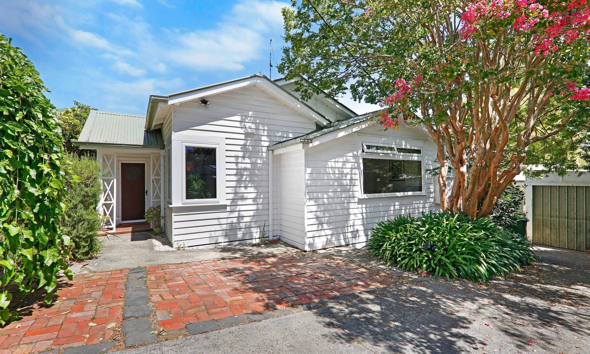 Healesville House | Perfect central location, beautifully renovated home with large garden