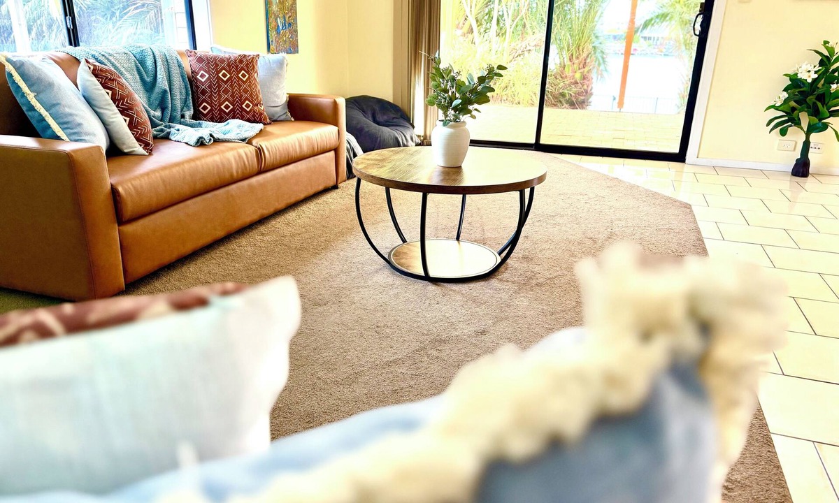 Encounter Bay House | Pet-Friendly 4-Bedroom Lakeside Getaway with Private Jetty & Water Views | Ideal for 28+ Night Extended Stays