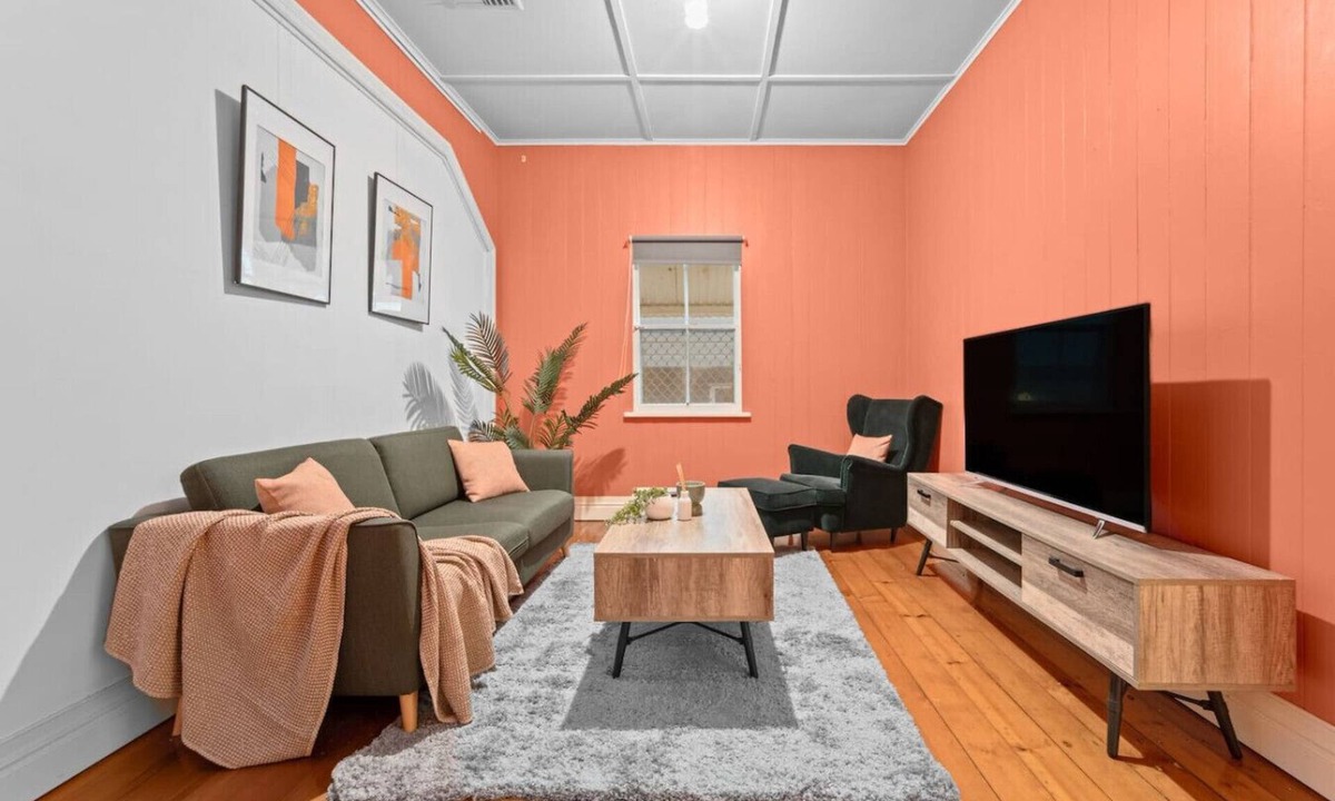 Woolloongabba House | Pet-friendly! Budget Home Walk to Gabba/Hospital