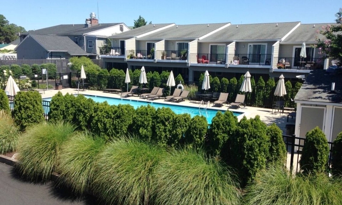 Country Club Estates Condo | Pet Friendly Rehoboth Beach 2BR Sleeps 8 Townhouse w/Pool & Parking