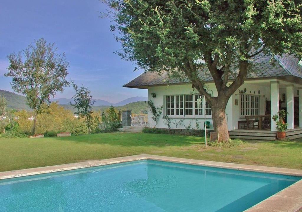 Orrius Villa | Plush Villa in Orrius with Private Swimming Pool