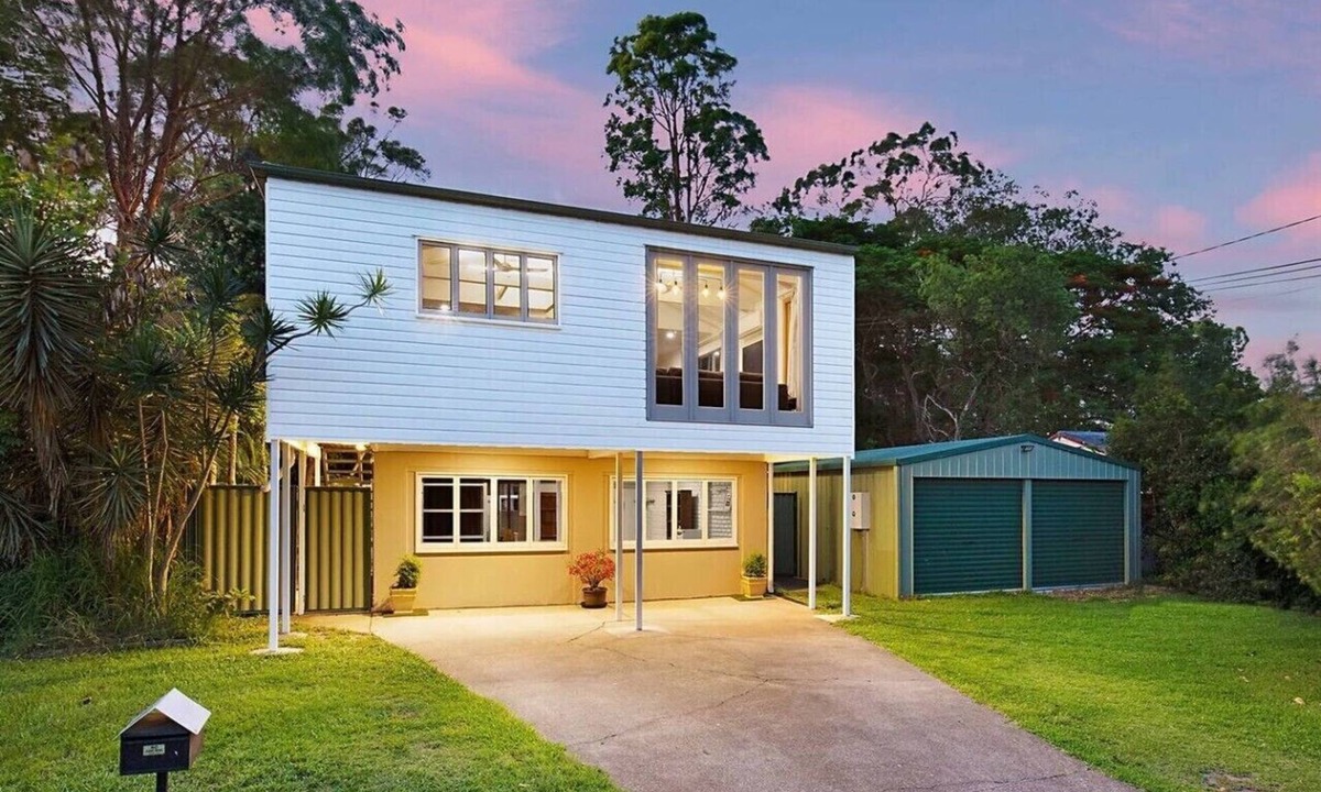 Marsden House | Pool house for BIG Groups with Free parking