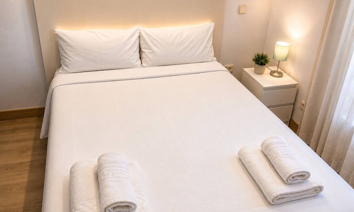 Hortaleza Apartment | Premium Loft in Madrid: IFEMA, Airport, and Metro (Madring F1)