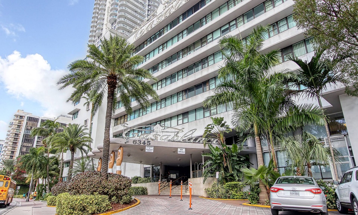 Mid Beach Apartment | Private Apartments at the Casablanca
