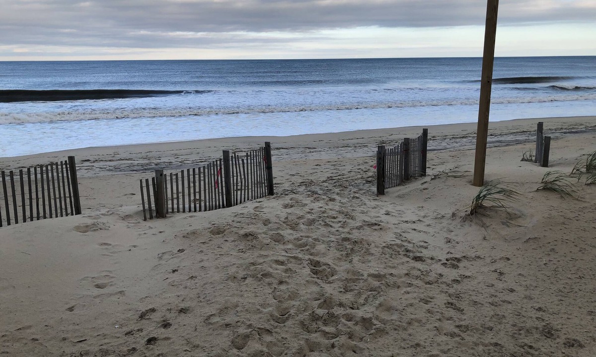 Kitty Hawk Cottage | Queen Anne's Revenge At The Beach 3 Bedroom Cottage by RedAwning