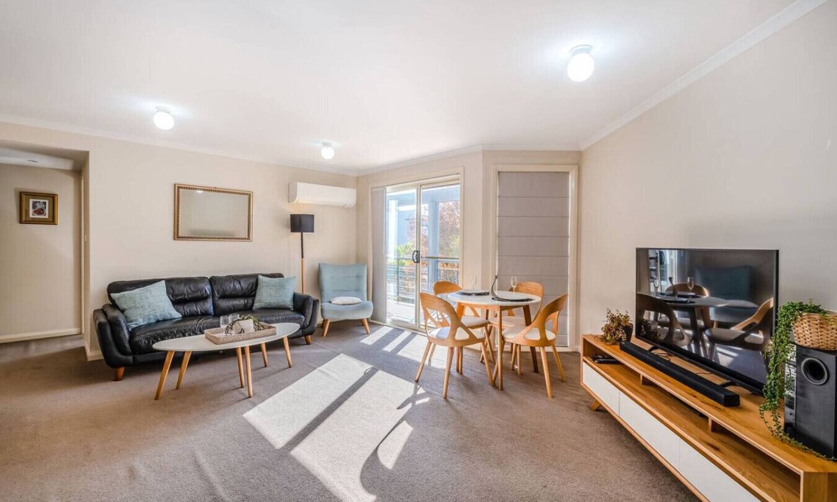 Turner Apartment | Quiet 2 Brm City-side