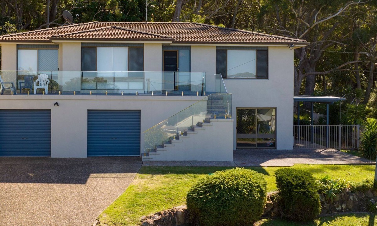 Fingal Bay House | Quiet pet friendly holiday house in Fingal Bay