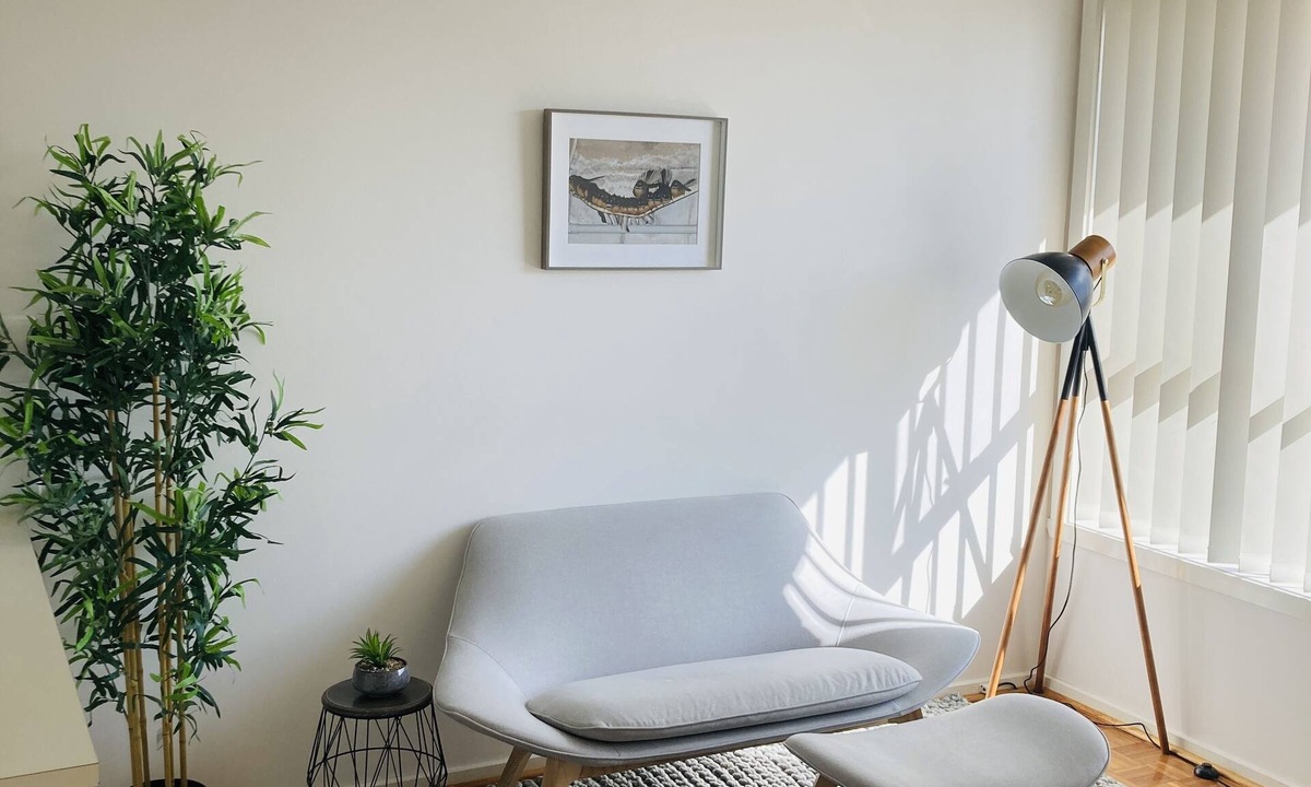 Carnegie Apartment | Quiet Scandi style 1 bed apartment in leafy green suburbnn