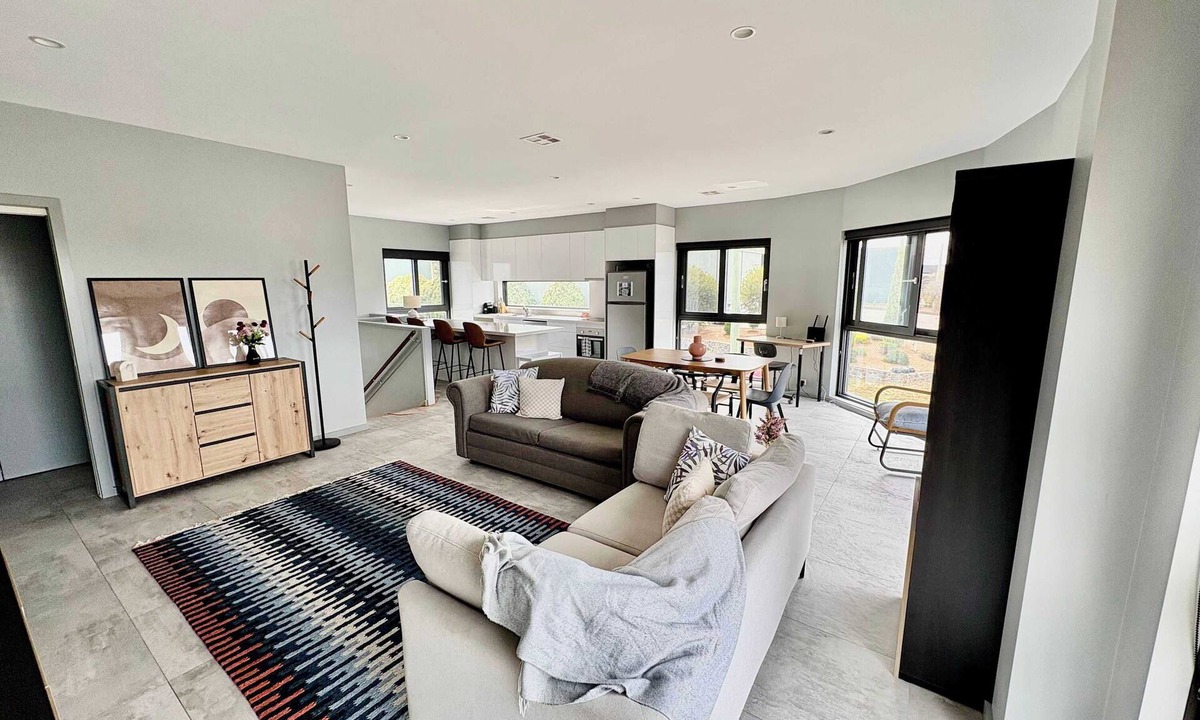 Queanbeyan West Apartment | Quite and large 2 bedroom - Sleeps 6 - 2 bathrooms