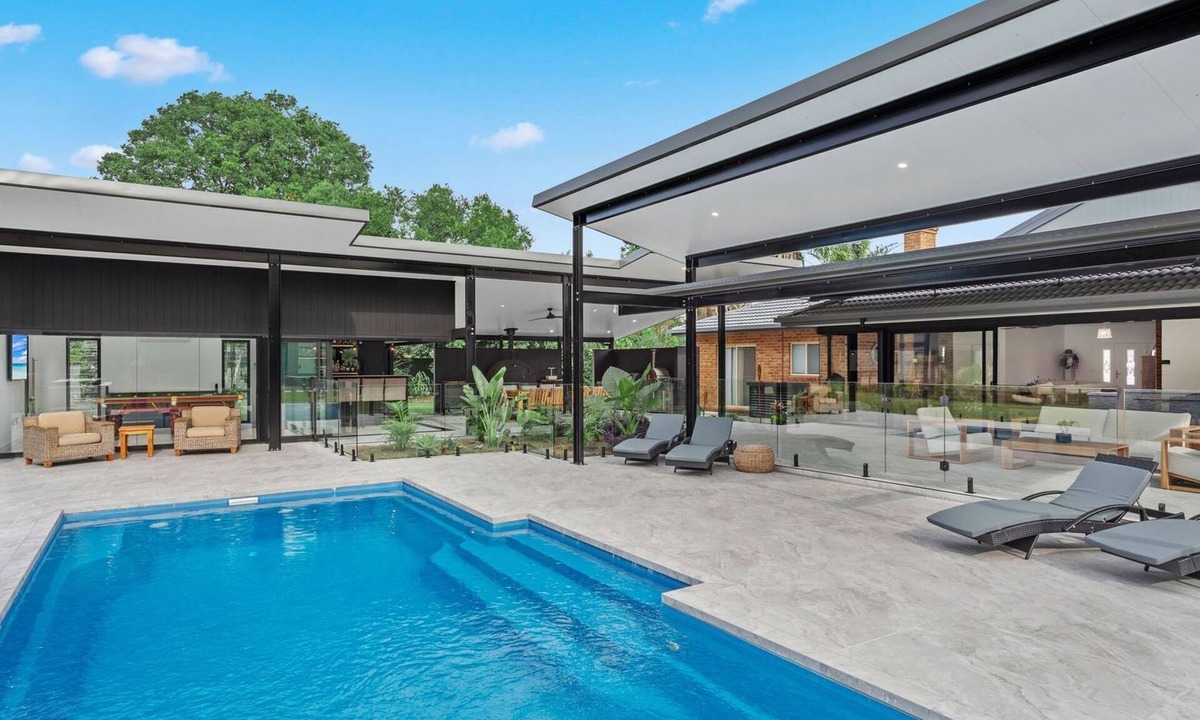 Tuncurry House | Racecourse Resort - acerage with a pool.