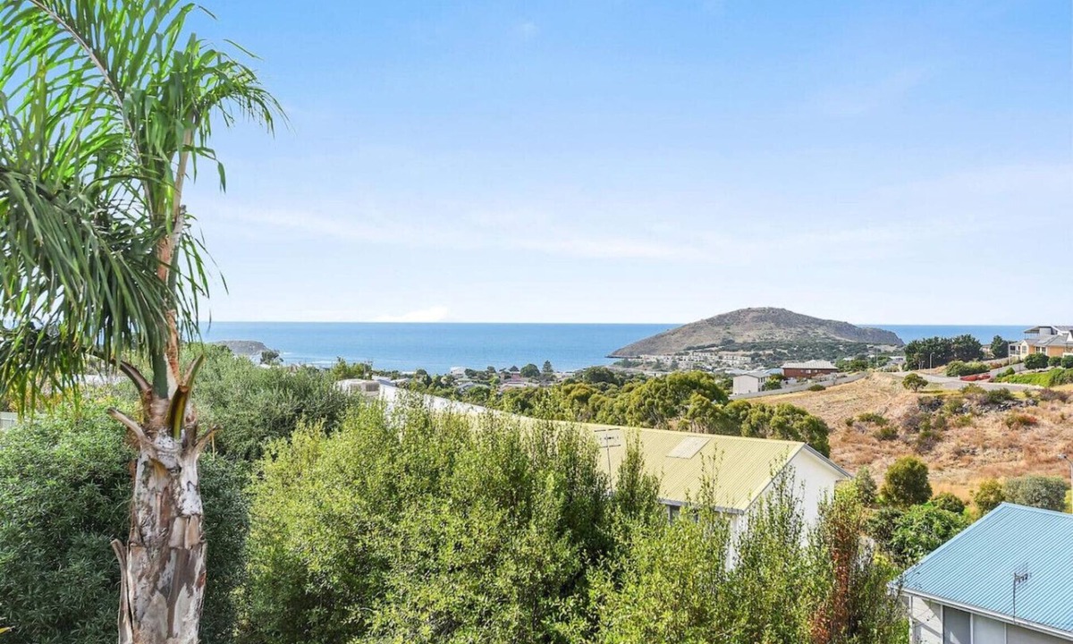 Encounter Bay House | Rainbow Vista - 7 Cygnet Ct, Encounter Bay