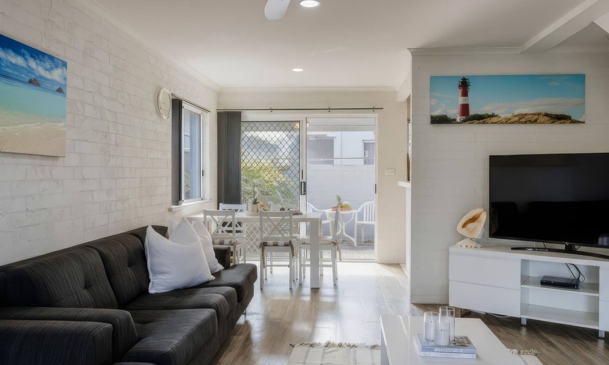 Yamba Apartment | RED Rock - Walk to Yambas Beaches, Cafes & Golf Club - Holiday Yamba