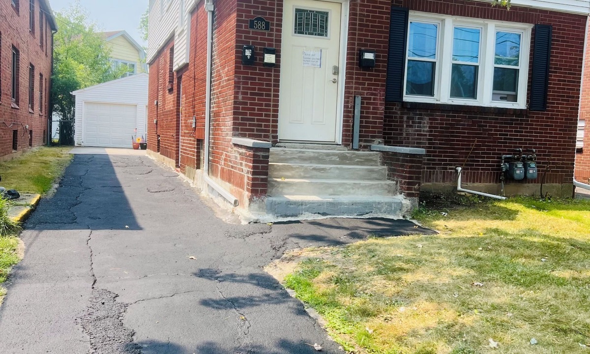 North Buffalo Apartment | Relax with Peaceful Superb 3-bedroom apartment 2Fl with AC in Tonawanda Town