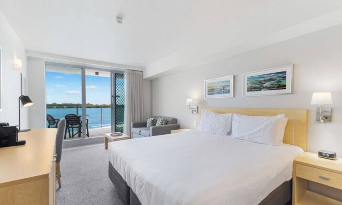 Ballina Apartment | Relaxing water views with sunsets in the evening, enjoy your private spa