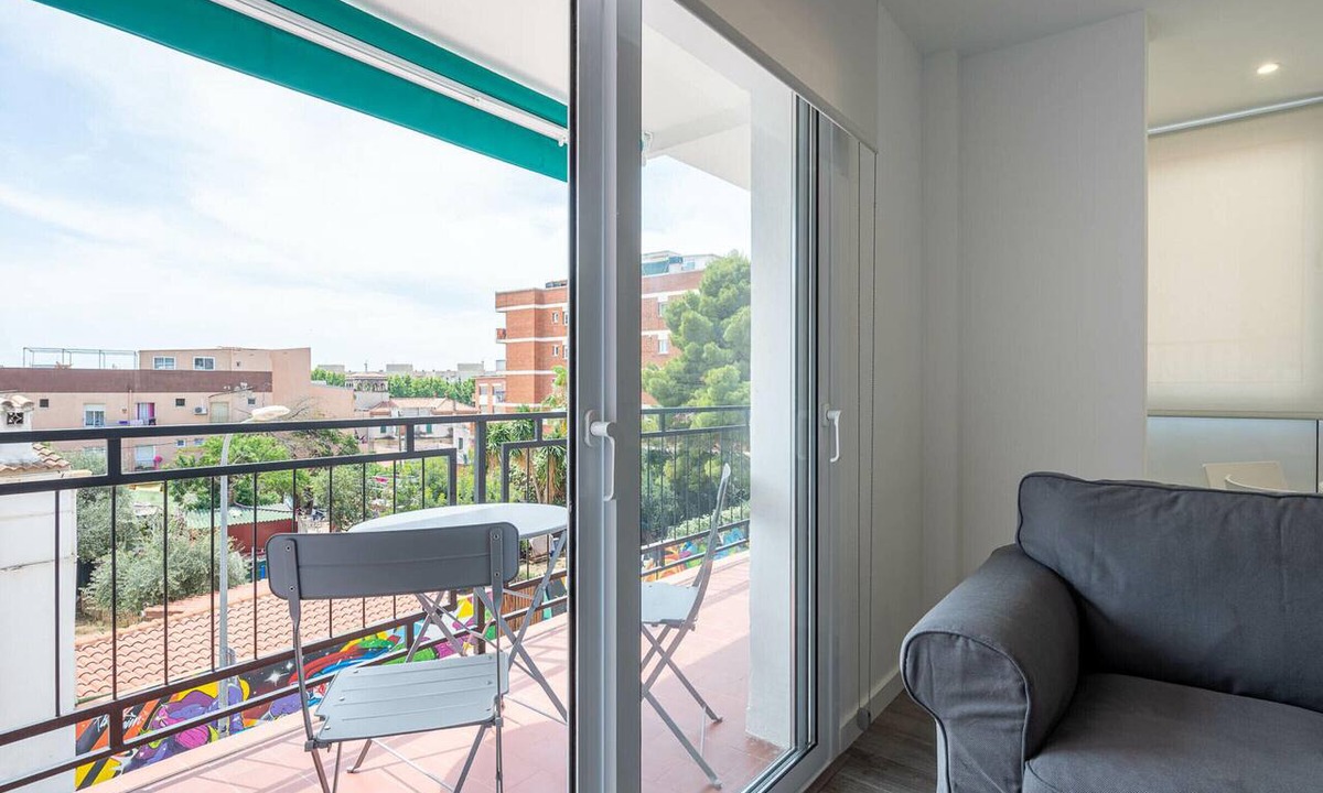 Torredembarra Apartment | Renovated 3-bedroom apartment near beach, air conditioning, parking