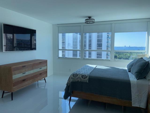 Mid Beach House | Renovated Romantic Suite with beach access and free parking