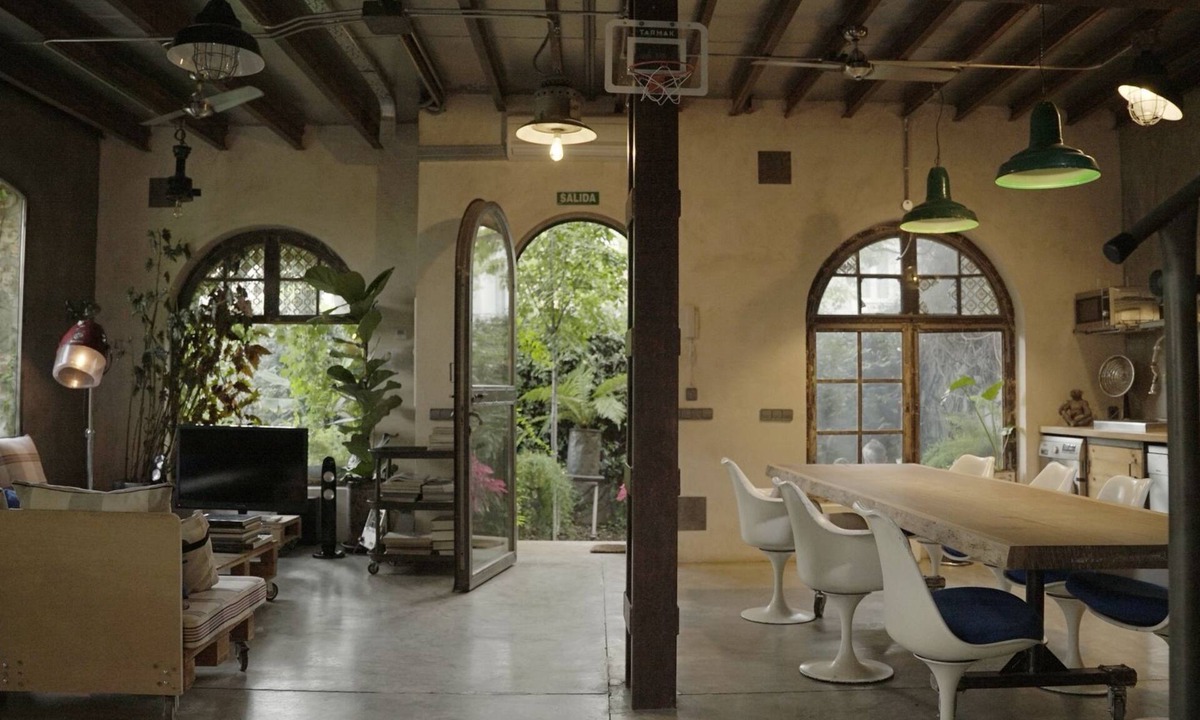 Estrella Ski Chalet | Retiro Park Industrial House
