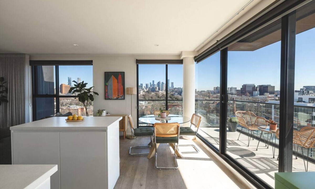 Richmond North Apartment | Richmond Penthouse Modern Apt with City Views