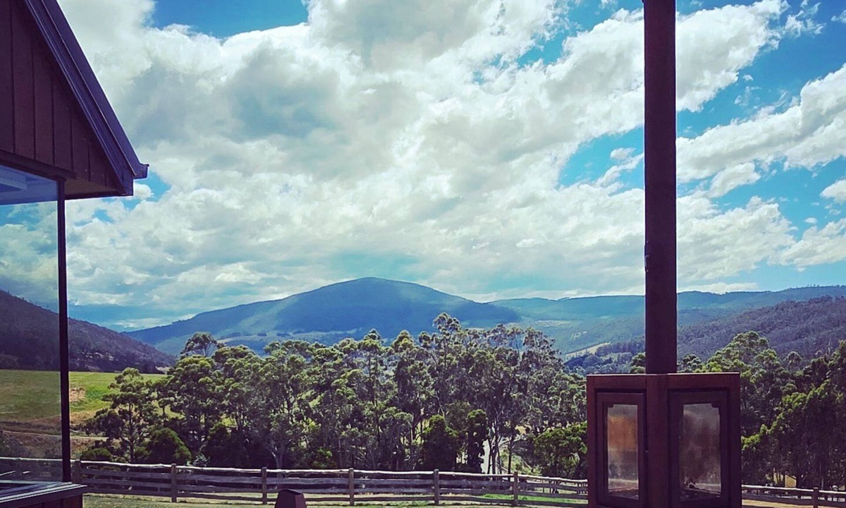 Huon Valley Cabin | Romantic Valley Cabin with Outdoor Bath