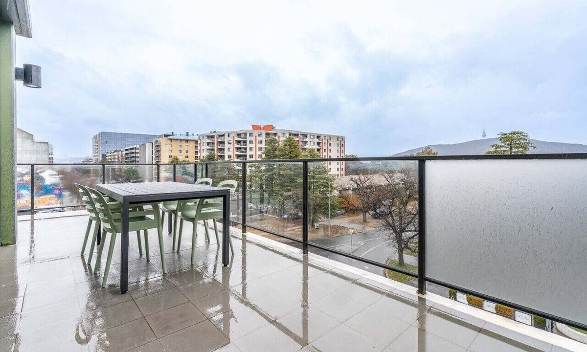 Braddon Apartment | Roomy 2BR/2BA City-Centre Apt