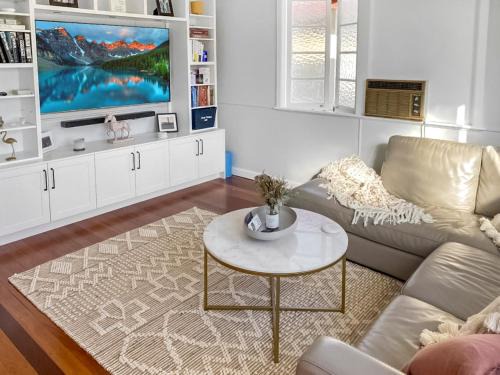 Indooroopilly House | Rose Cottage - Pet-Friendly Cottage