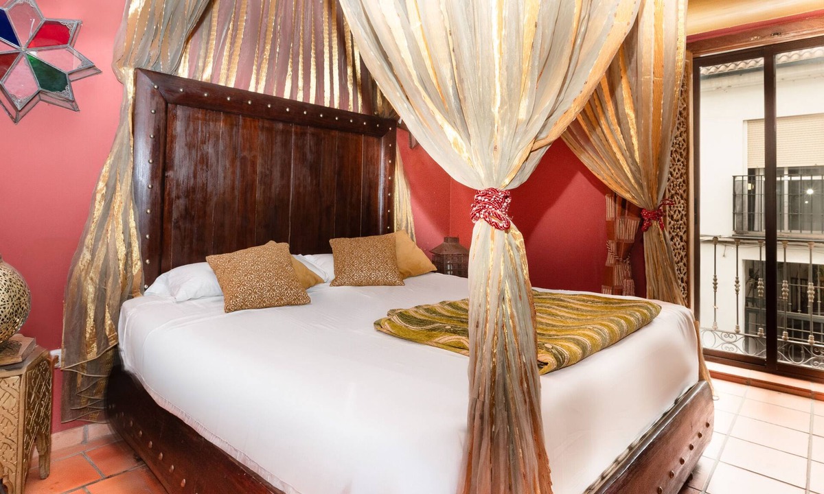 San Francisco-Ribera House | Safestay Cordoba Mezquita Catedral
