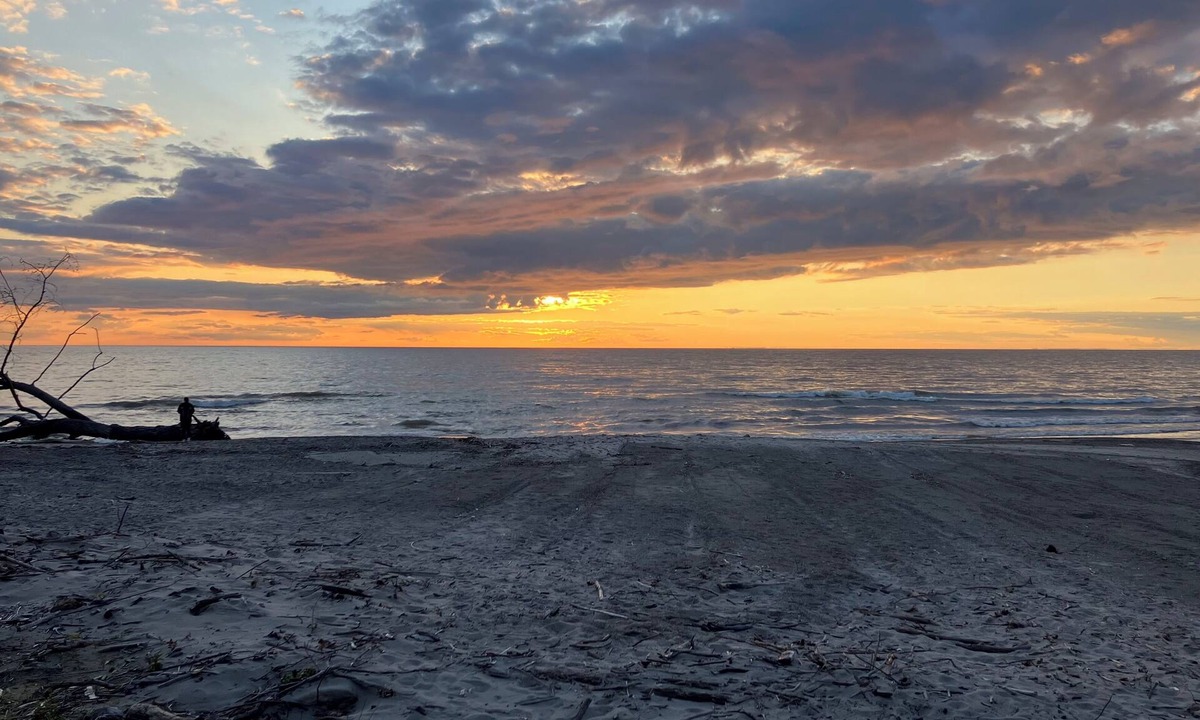 Lake Erie Beach House | Sandy Cheeks is perfect for your next family vacation! Walk to Lake Erie Beach.