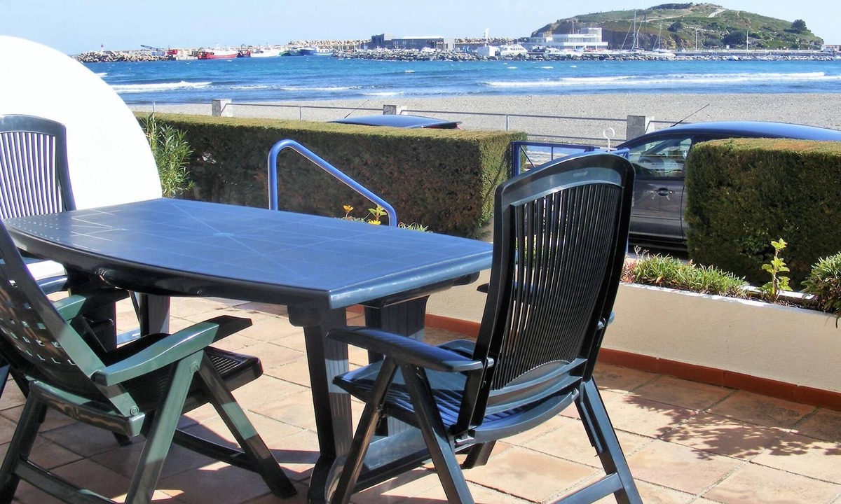 Llanca Apartment | SANT CARLES 7 Fantastic apartment in the seafront