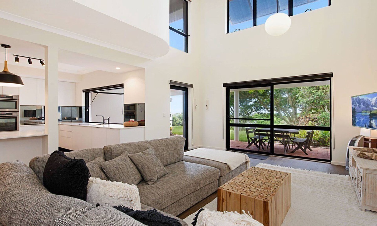 Dicky Beach House | Seabreezes & Ocean Views