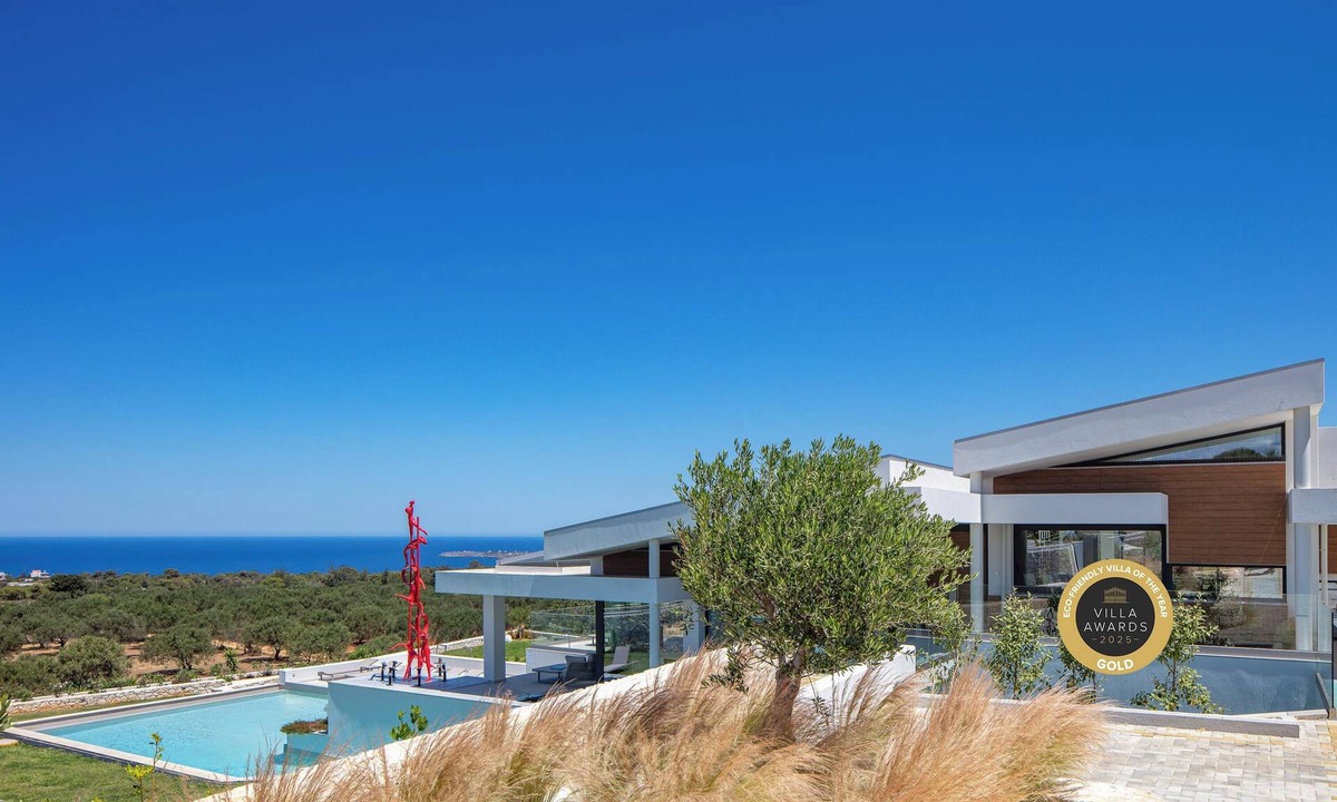 Chania Villa | Serene Retreat with Maid Service, 140 m2 pool, Hot tub, Sauna & Gym: by etouri