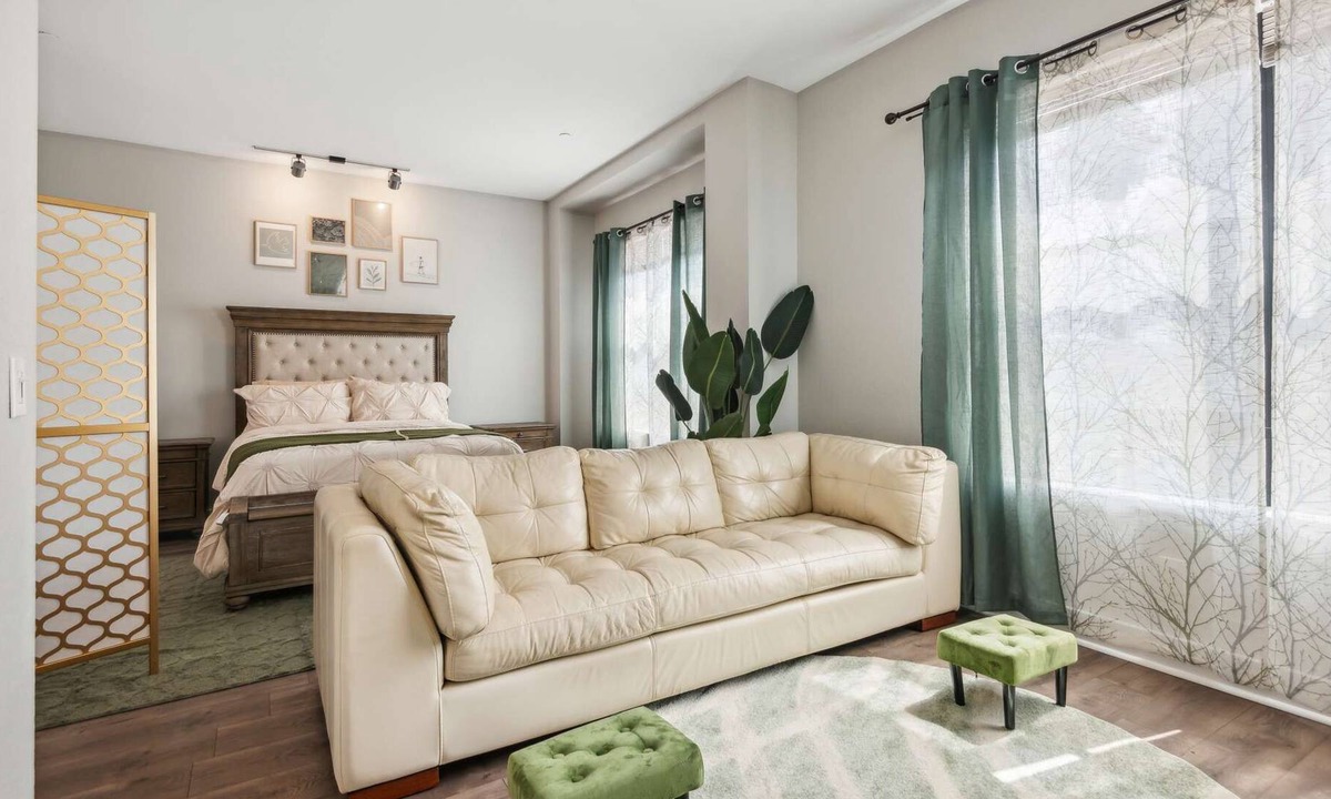 East Village Condo | Shoreline Zen - 7 Day Min. - 2 Bed/1.5 Bath 1800sqft Loft - Beach