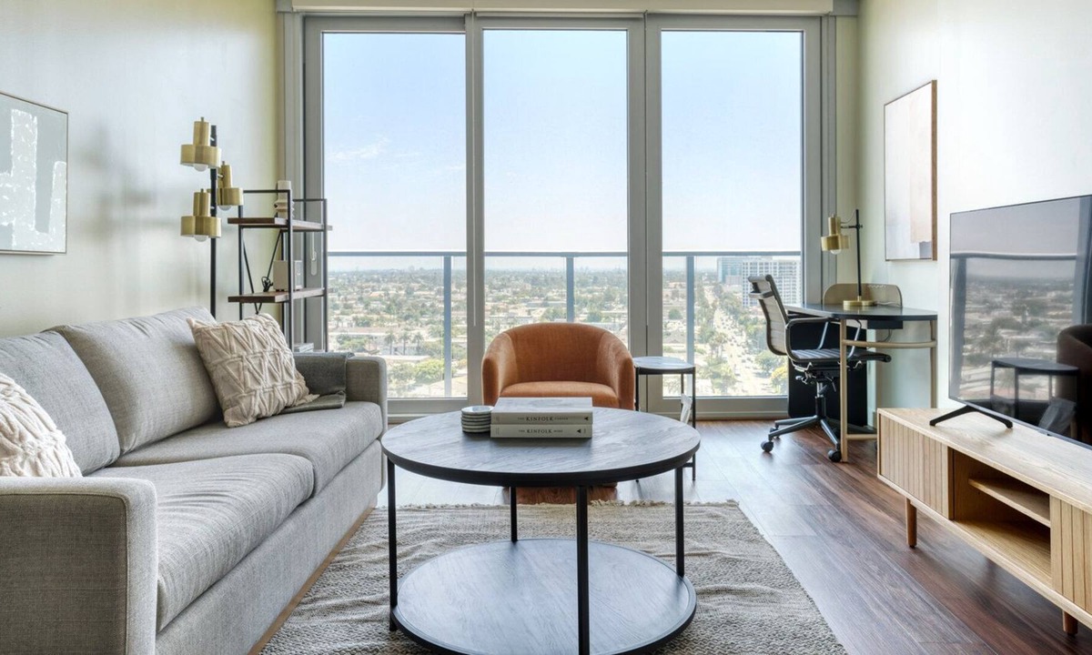 East Village Apartment | Sleek Long Beach 1BR, w/ Gym & Pool