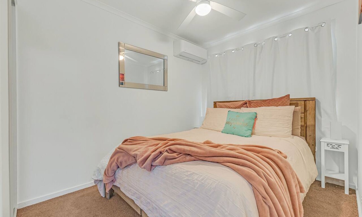 Echuca House | Sleepy Shackell - Sleeps 10, 12pm checkout